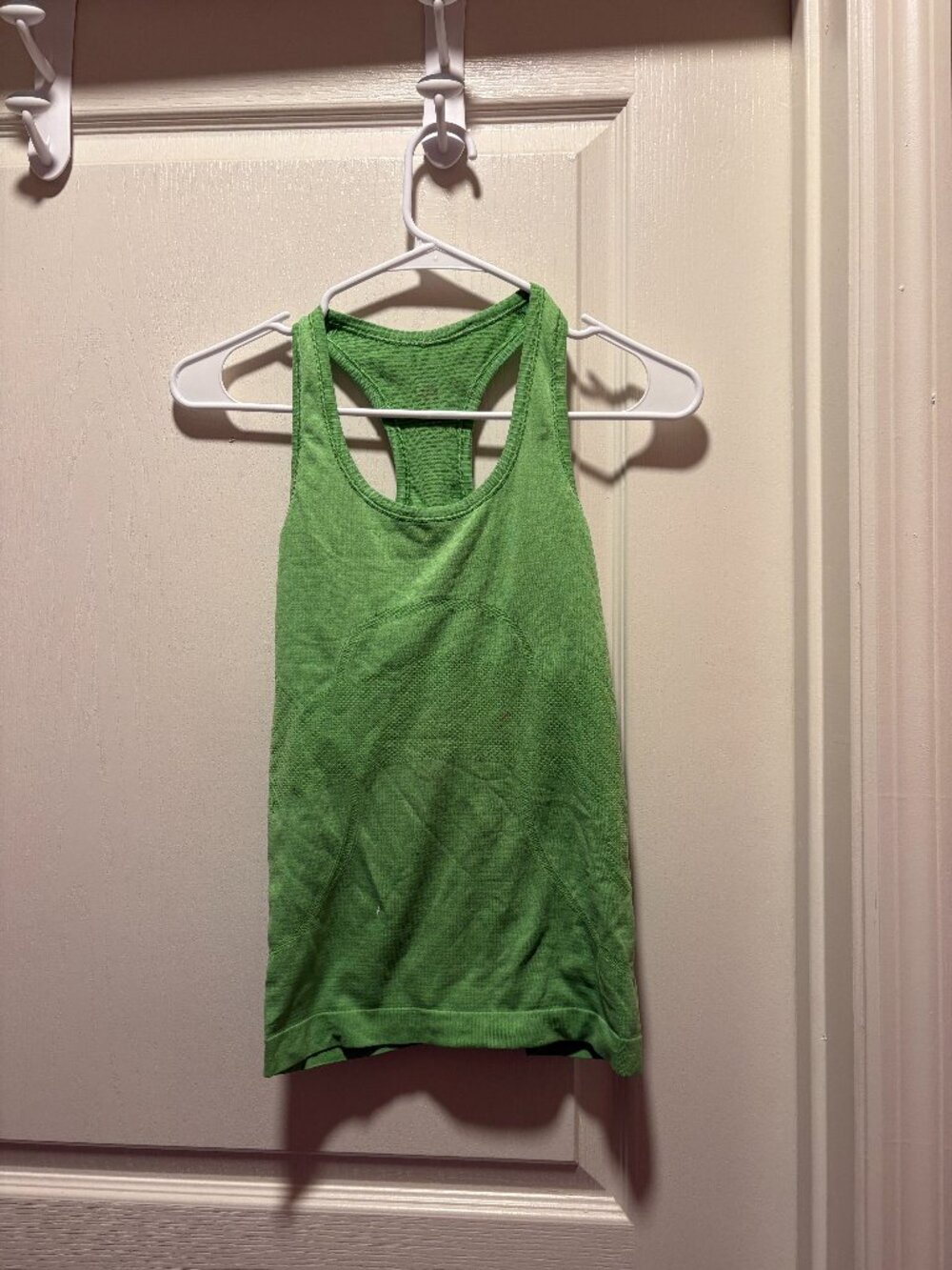 GREEN SIZE 4 LULU LEMON SWIFTLY TECH TANKTOP